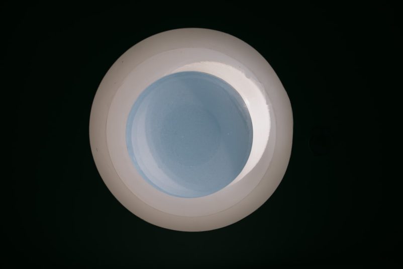 Photo Translucent ceramic wall lamp