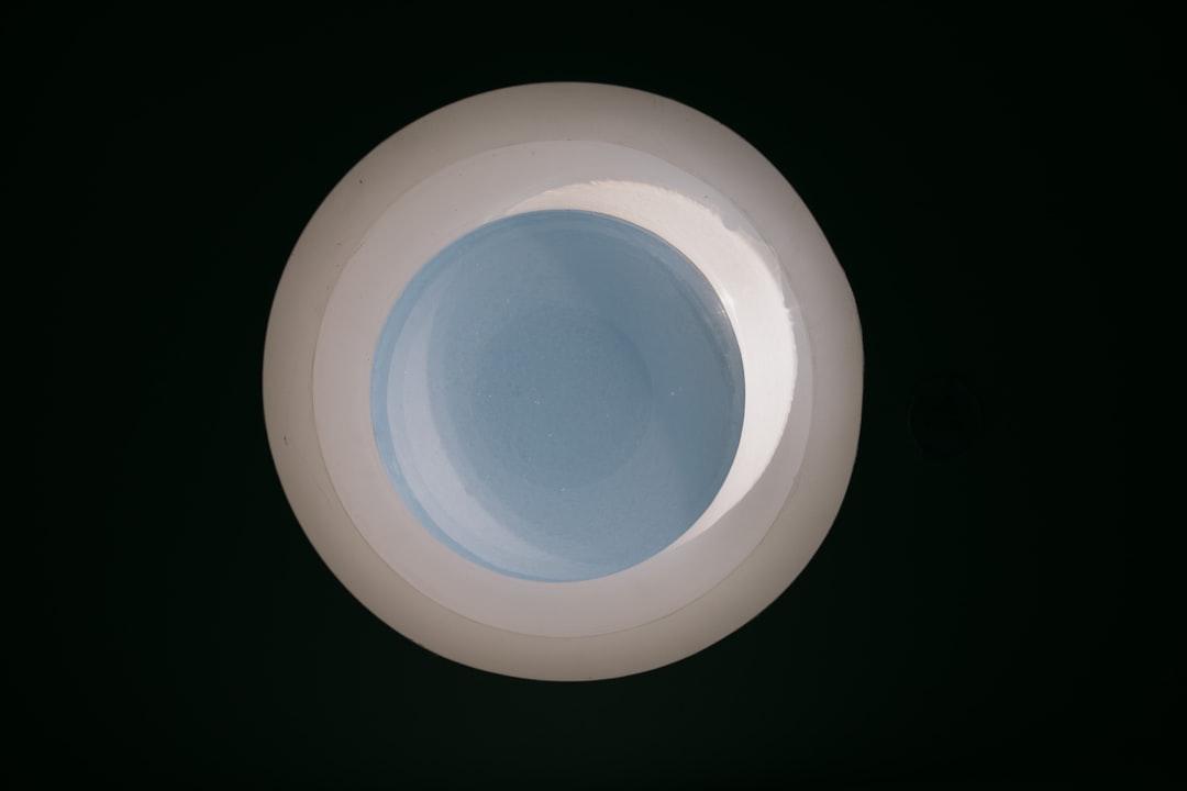 Photo Translucent ceramic wall lamp